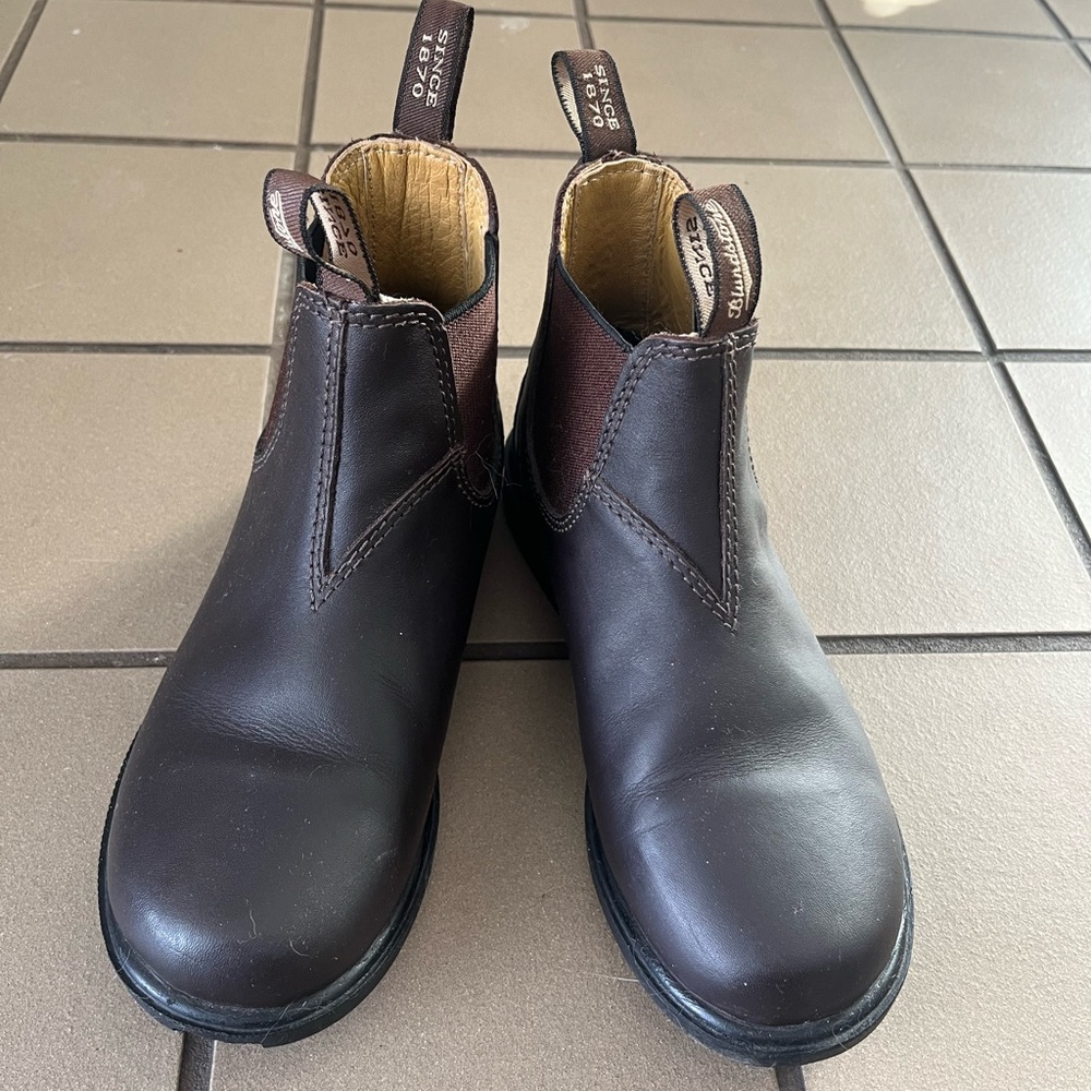 Brown leather boots Blundstone ankle bootie
